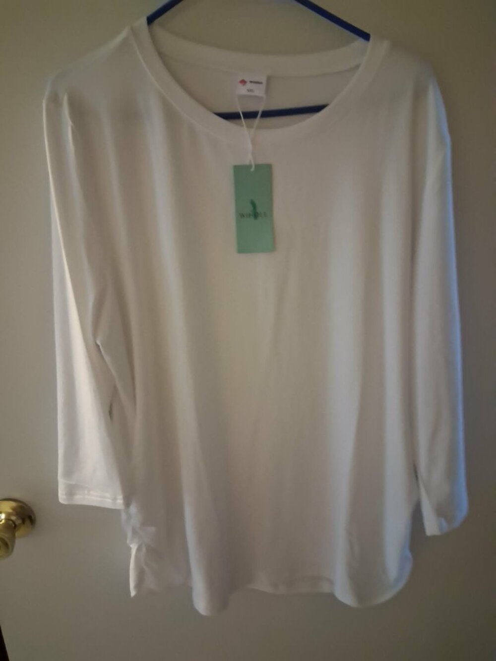 White woman's top New with tags XXL